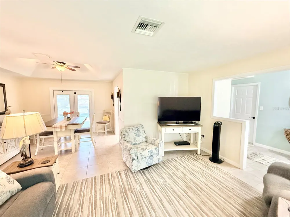 305 W DELAWARE STREET Tavares, FL 32778