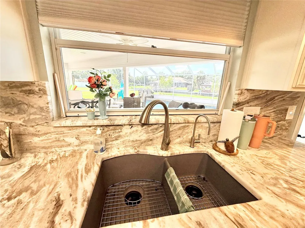 305 W DELAWARE STREET Tavares, FL 32778