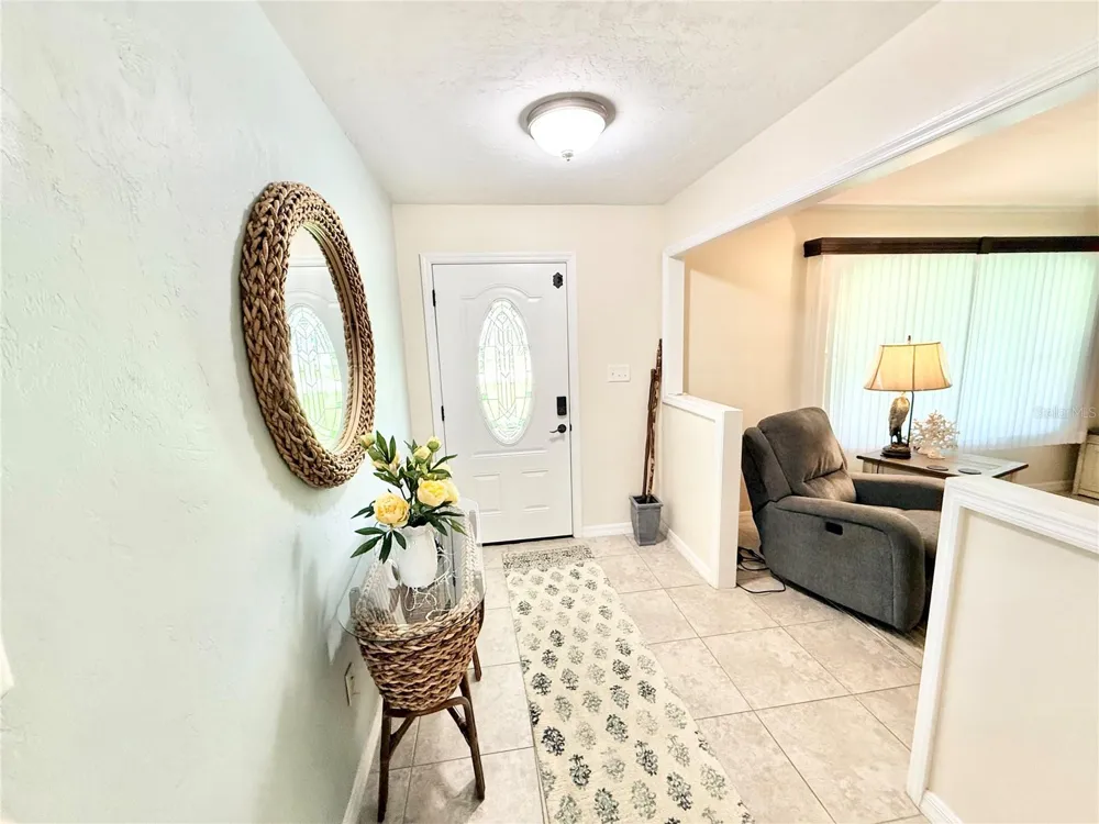 305 W DELAWARE STREET Tavares, FL 32778