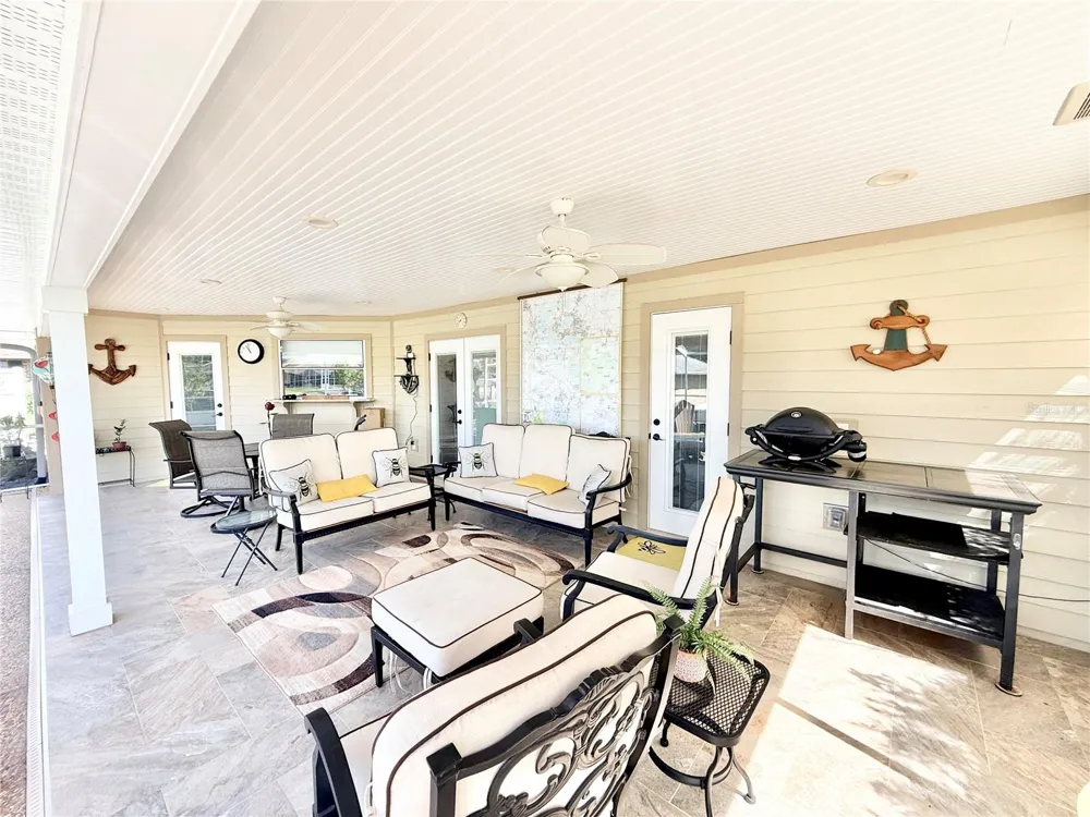 305 W DELAWARE STREET Tavares, FL 32778