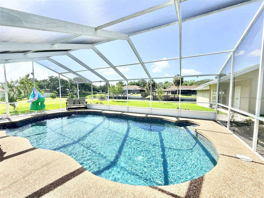 305 W DELAWARE STREET Tavares, FL 32778