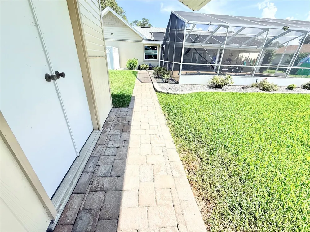 305 W DELAWARE STREET Tavares, FL 32778