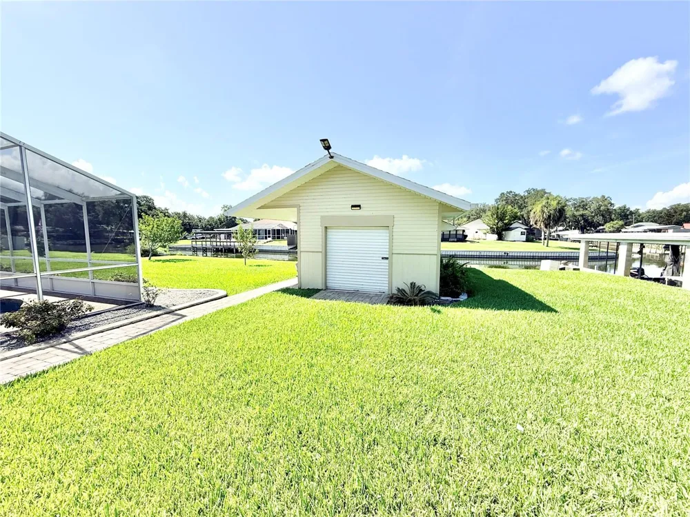 305 W DELAWARE STREET Tavares, FL 32778