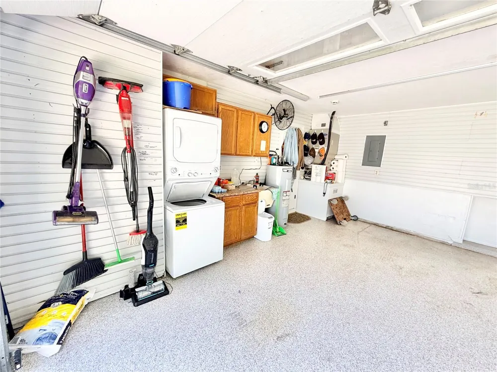 305 W DELAWARE STREET Tavares, FL 32778