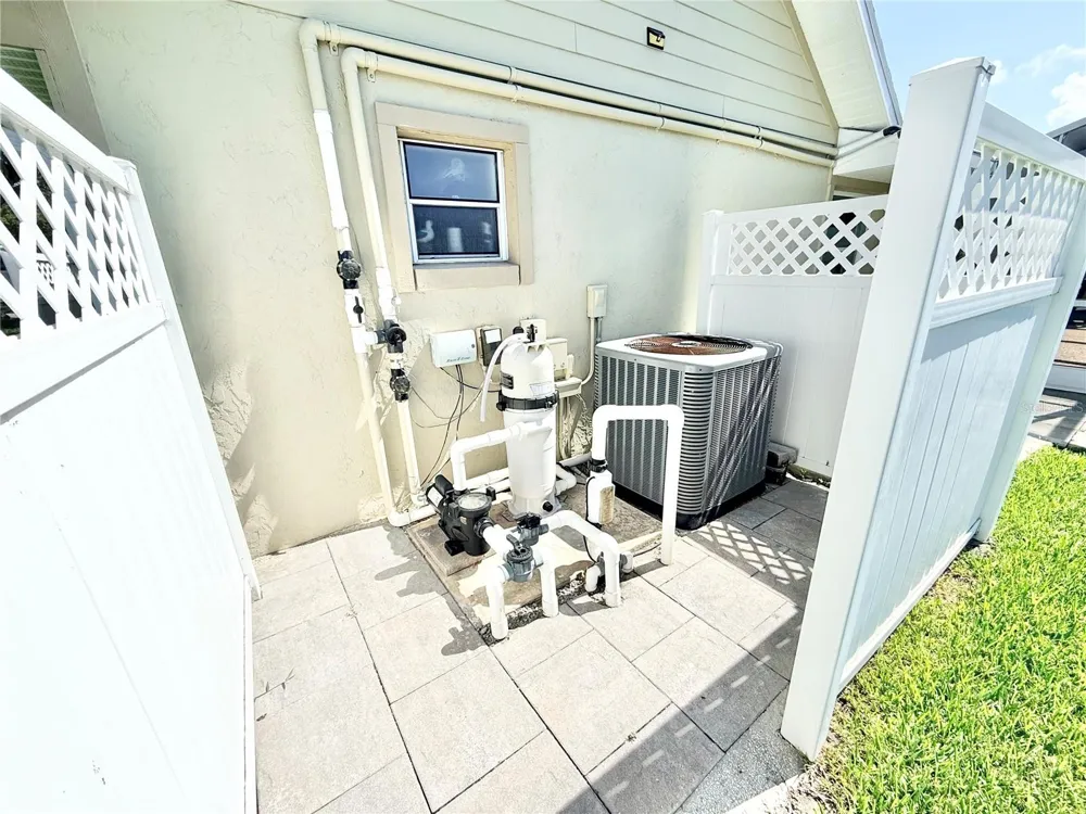 305 W DELAWARE STREET Tavares, FL 32778