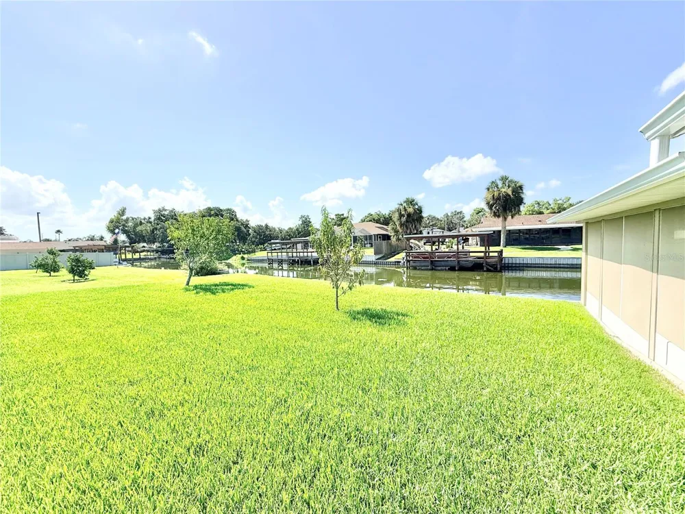 305 W DELAWARE STREET Tavares, FL 32778