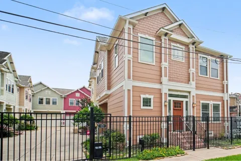 1744 W 25th Street