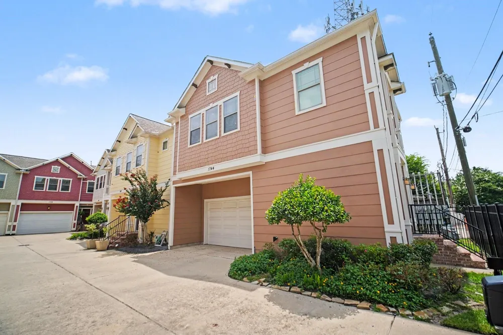 1744 W 25th Street Houston, TX 77008