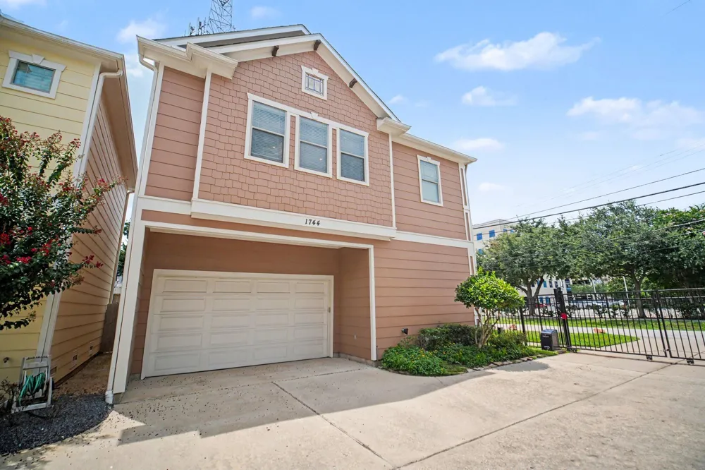 1744 W 25th Street Houston, TX 77008