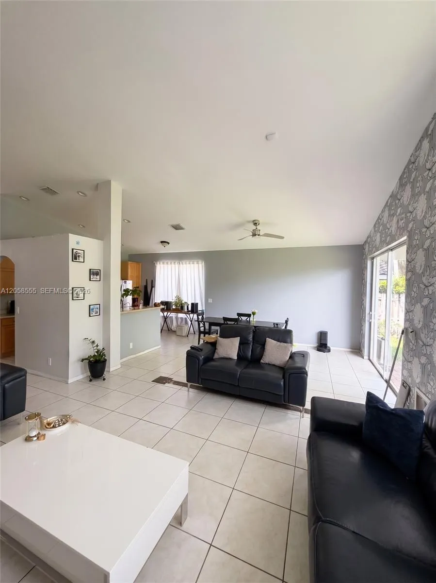 13237 NW 15th Ct Pembroke Pines, FL 33028