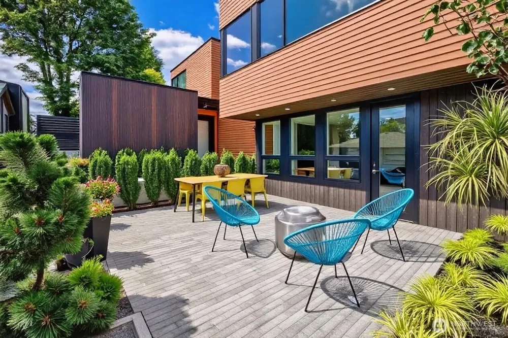 311 NE 59th Street Seattle, WA 98105