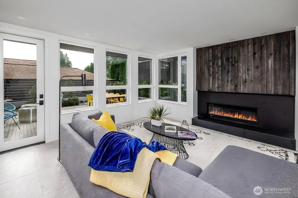 311 NE 59th Street Seattle, WA 98105