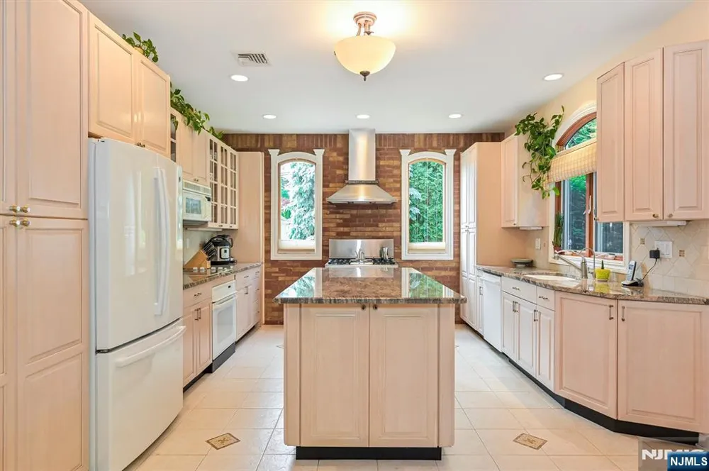 111 Magnolia Avenue Cresskill, NJ 07626