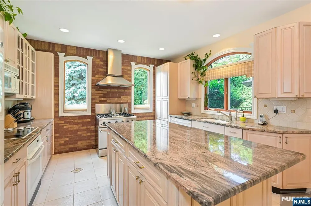 111 Magnolia Avenue Cresskill, NJ 07626