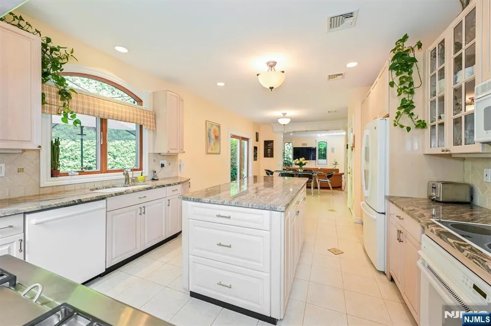 111 Magnolia Avenue Cresskill, NJ 07626