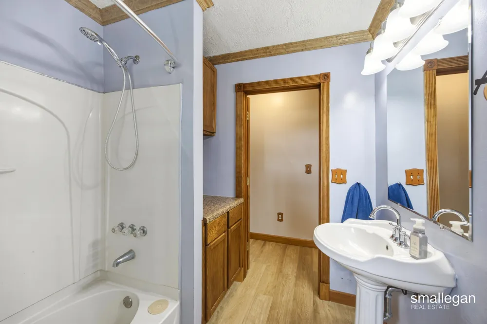 4005 Hendershot Avenue NW Grand Rapids, MI 49544