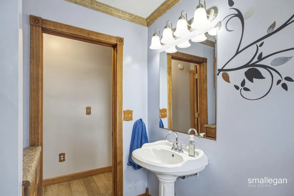 4005 Hendershot Avenue NW Grand Rapids, MI 49544