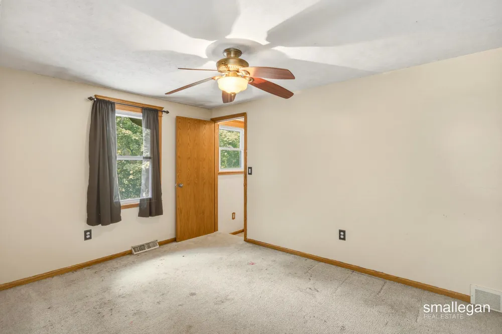 4005 Hendershot Avenue NW Grand Rapids, MI 49544