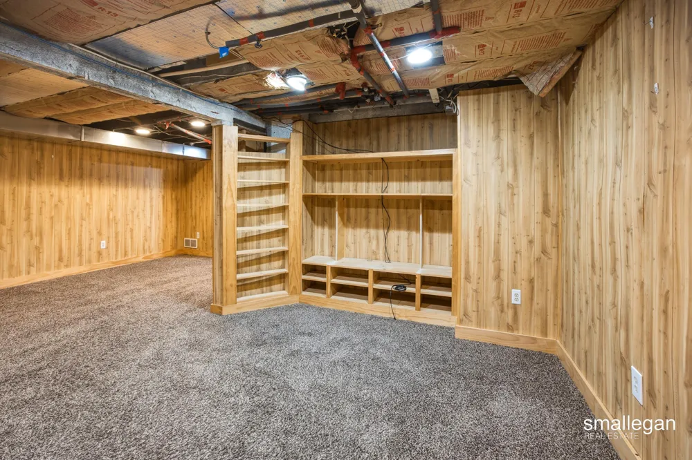 4005 Hendershot Avenue NW Grand Rapids, MI 49544