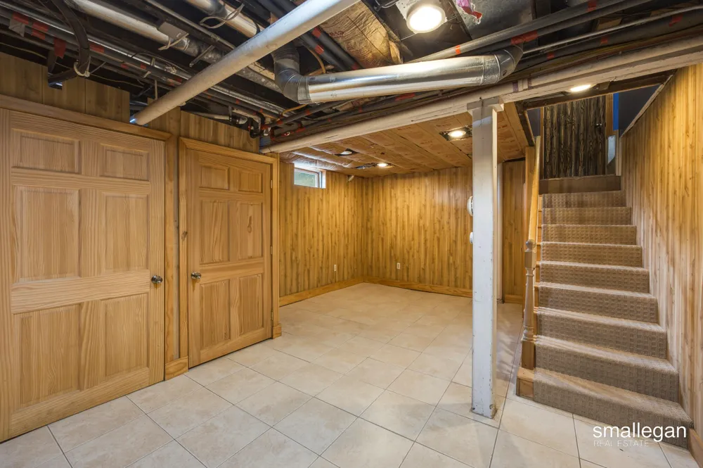4005 Hendershot Avenue NW Grand Rapids, MI 49544