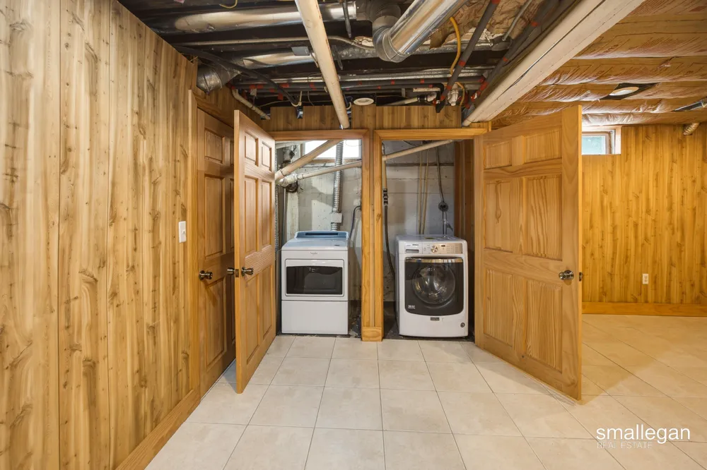 4005 Hendershot Avenue NW Grand Rapids, MI 49544
