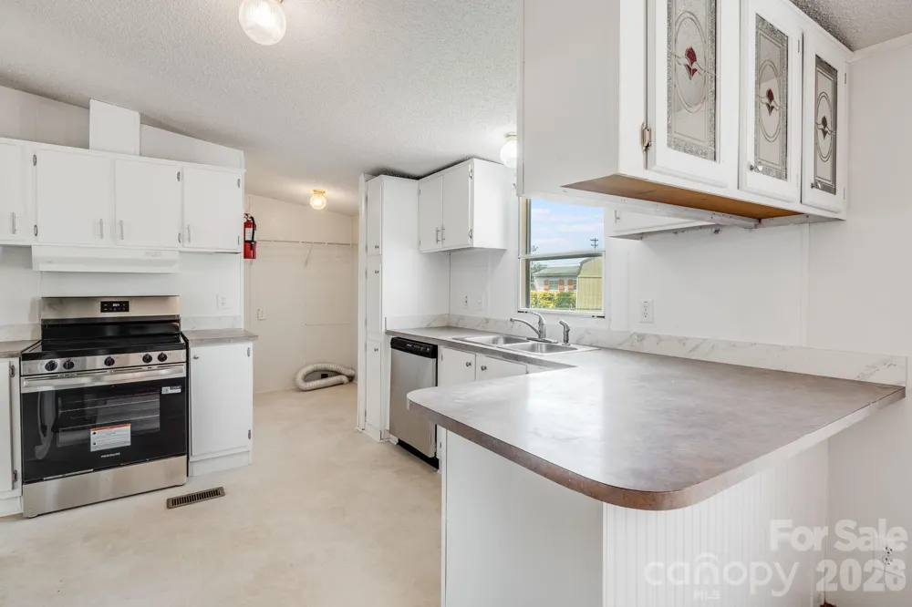 505 Crescent Way Horse Shoe, NC 28742