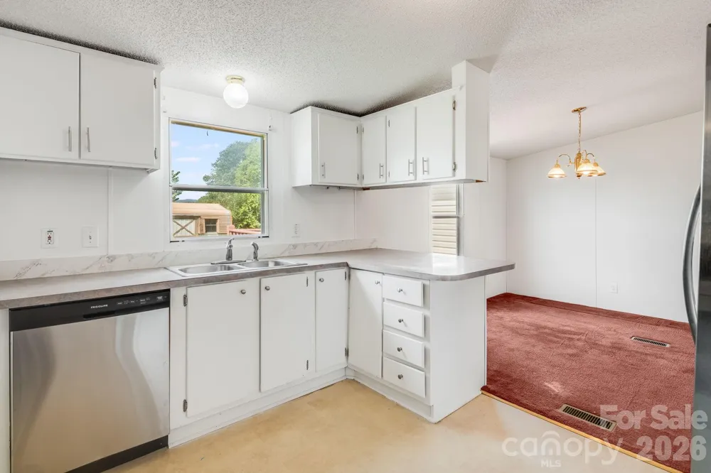 505 Crescent Way Horse Shoe, NC 28742