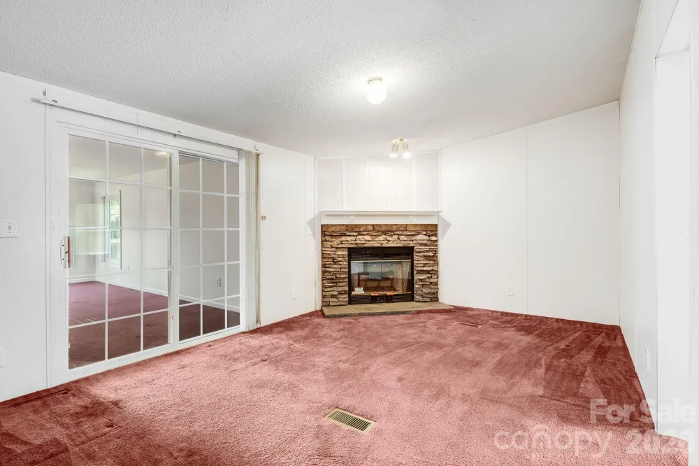 505 Crescent Way Horse Shoe, NC 28742
