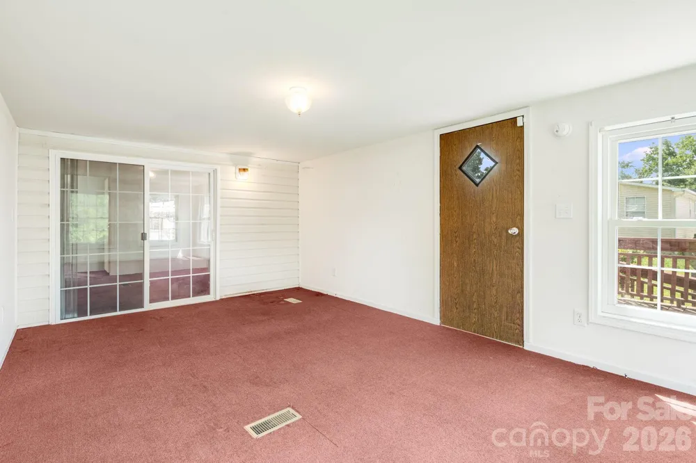 505 Crescent Way Horse Shoe, NC 28742