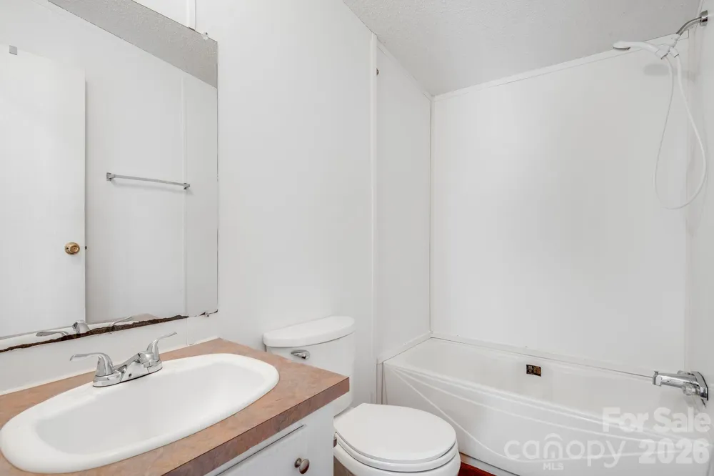 505 Crescent Way Horse Shoe, NC 28742