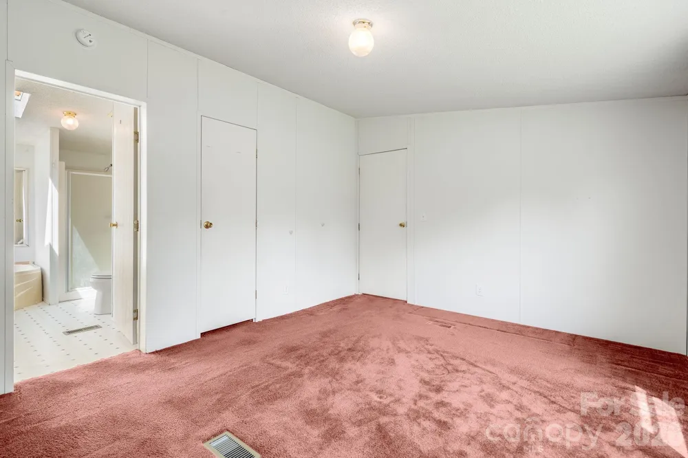 505 Crescent Way Horse Shoe, NC 28742