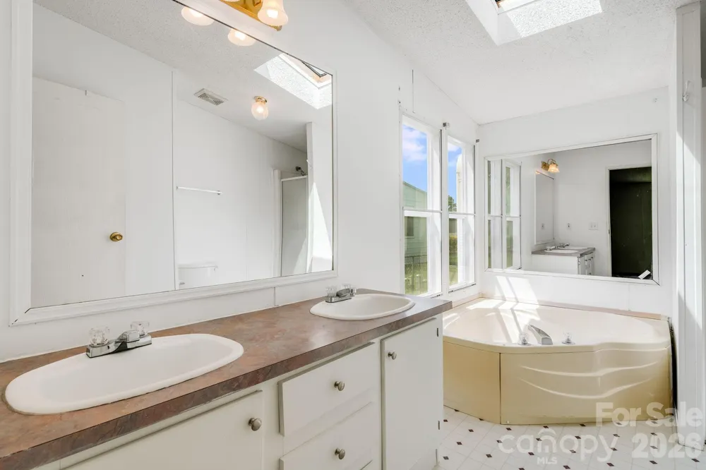 505 Crescent Way Horse Shoe, NC 28742