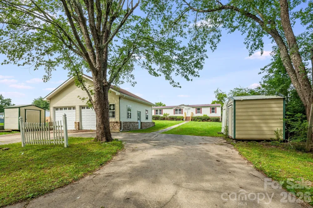 505 Crescent Way Horse Shoe, NC 28742