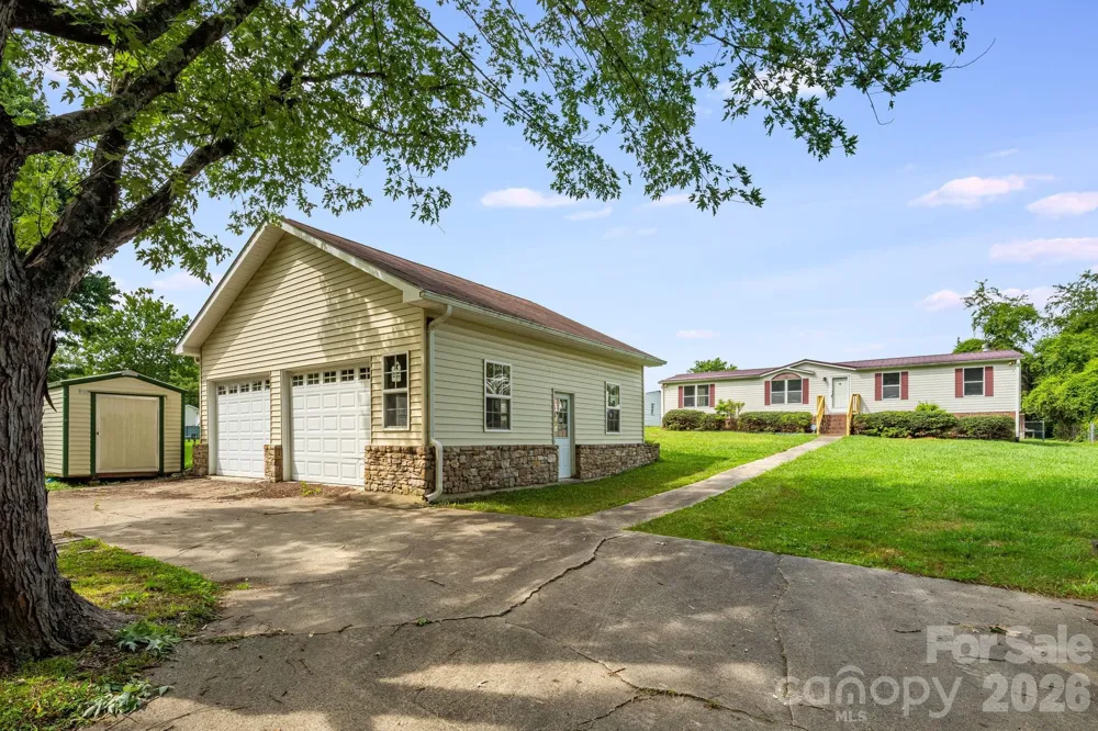 505 Crescent Way Horse Shoe, NC 28742