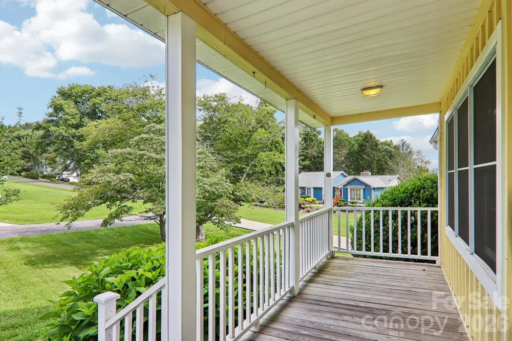 20 Amber Drive Horse Shoe, NC 28742