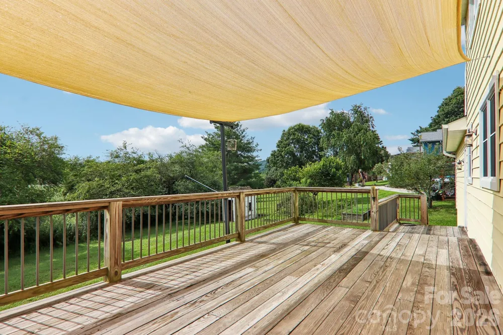 20 Amber Drive Horse Shoe, NC 28742