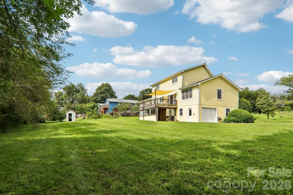 20 Amber Drive Horse Shoe, NC 28742