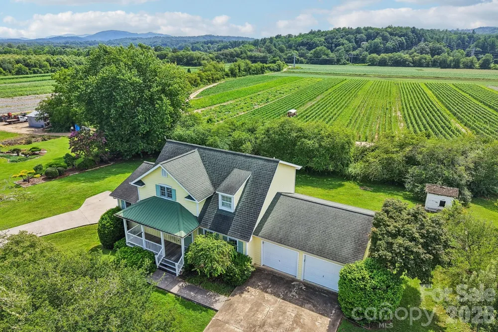 20 Amber Drive Horse Shoe, NC 28742
