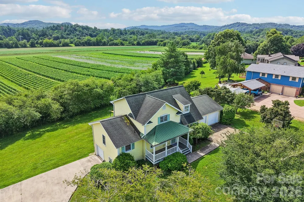20 Amber Drive Horse Shoe, NC 28742