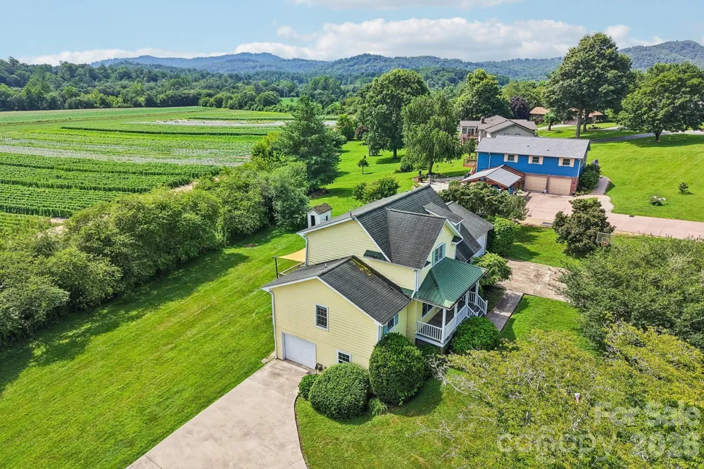 20 Amber Drive Horse Shoe, NC 28742