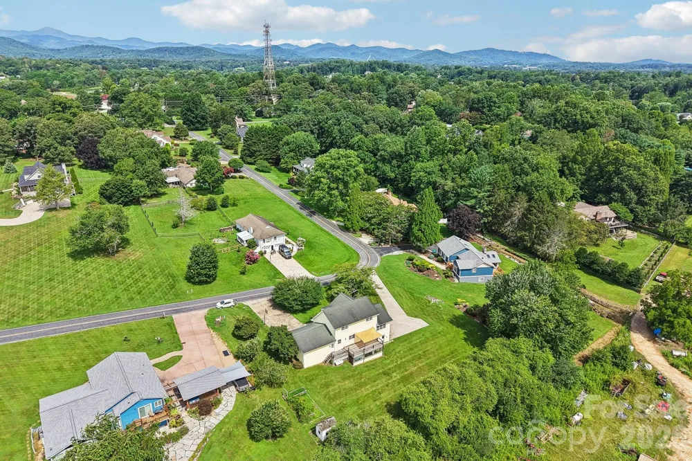 20 Amber Drive Horse Shoe, NC 28742