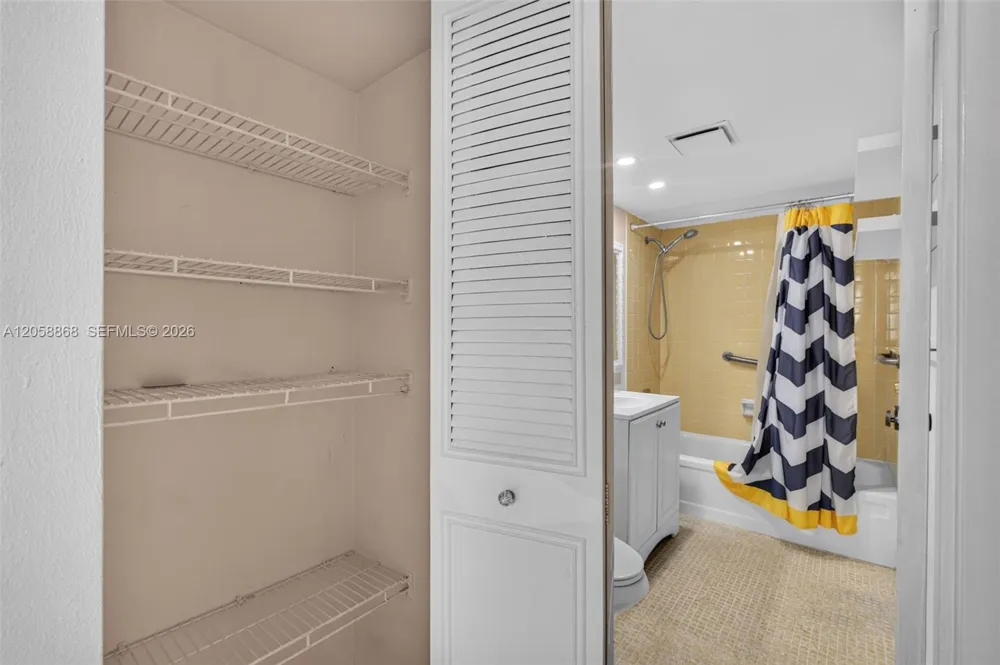 2900 NW 48th Ter #310 Lauderdale Lakes, FL 33313