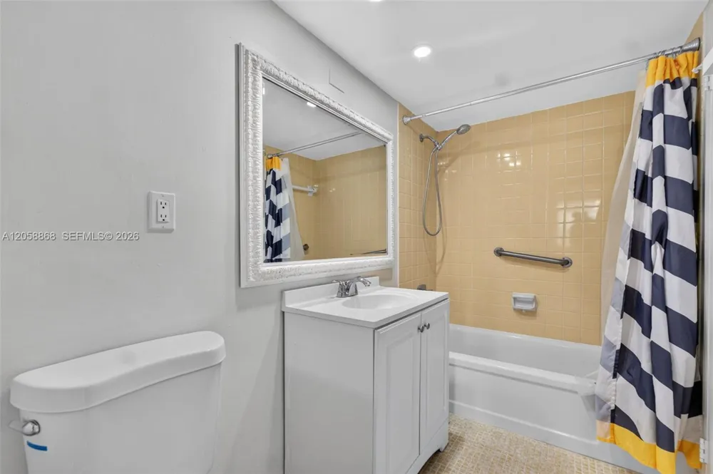 2900 NW 48th Ter #310 Lauderdale Lakes, FL 33313