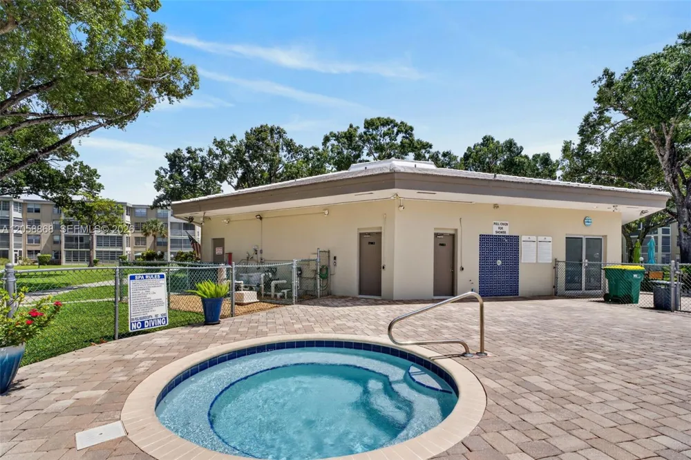 2900 NW 48th Ter #310 Lauderdale Lakes, FL 33313