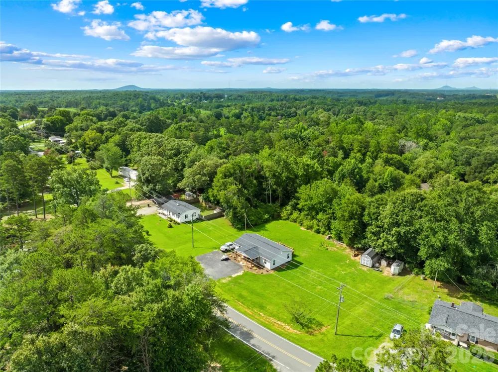 1029 Alexis High Shoals Road Dallas, NC 28034