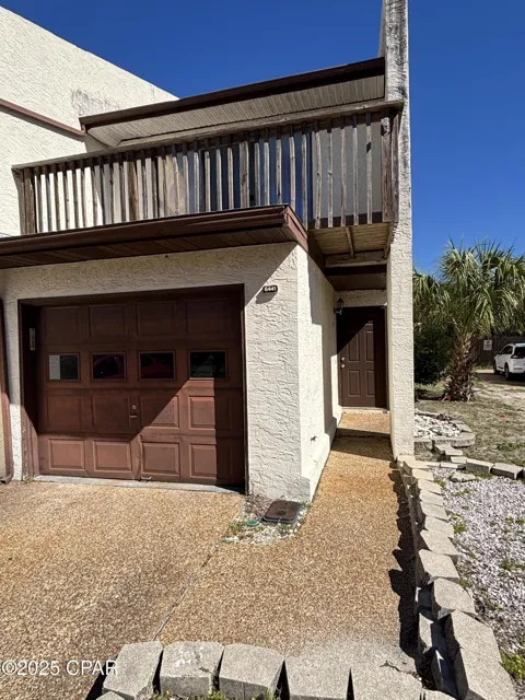 6441 Oakshore Drive