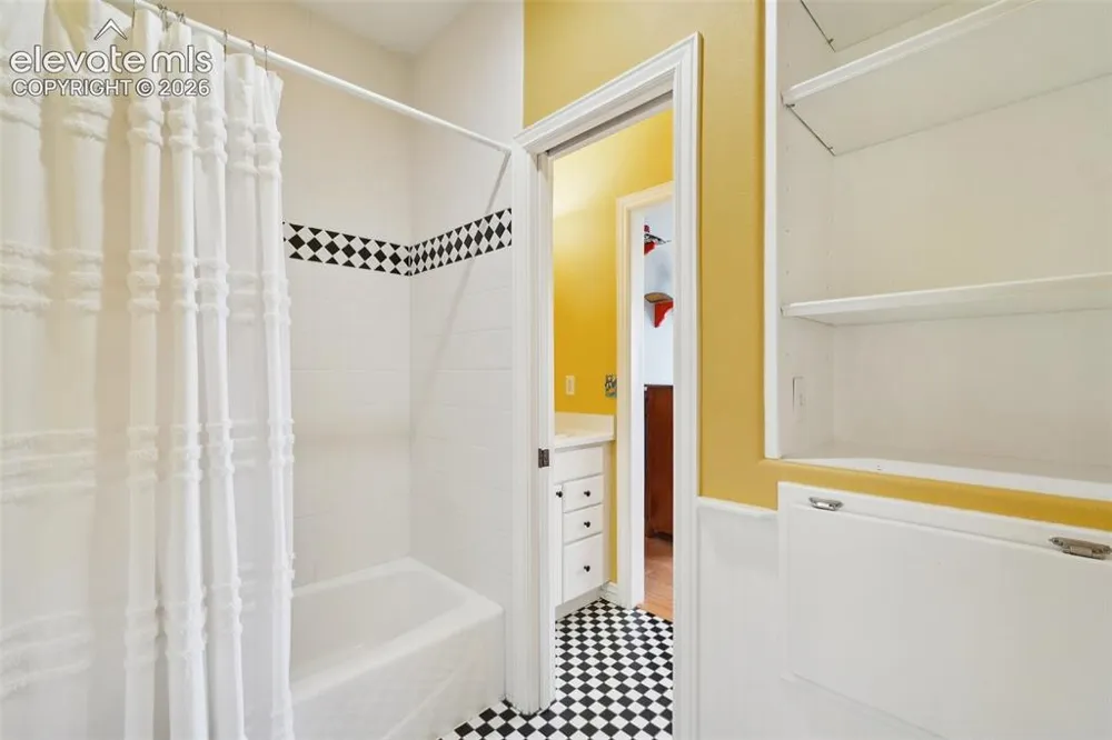 7014 Nautique Circle Larkspur, CO 80118