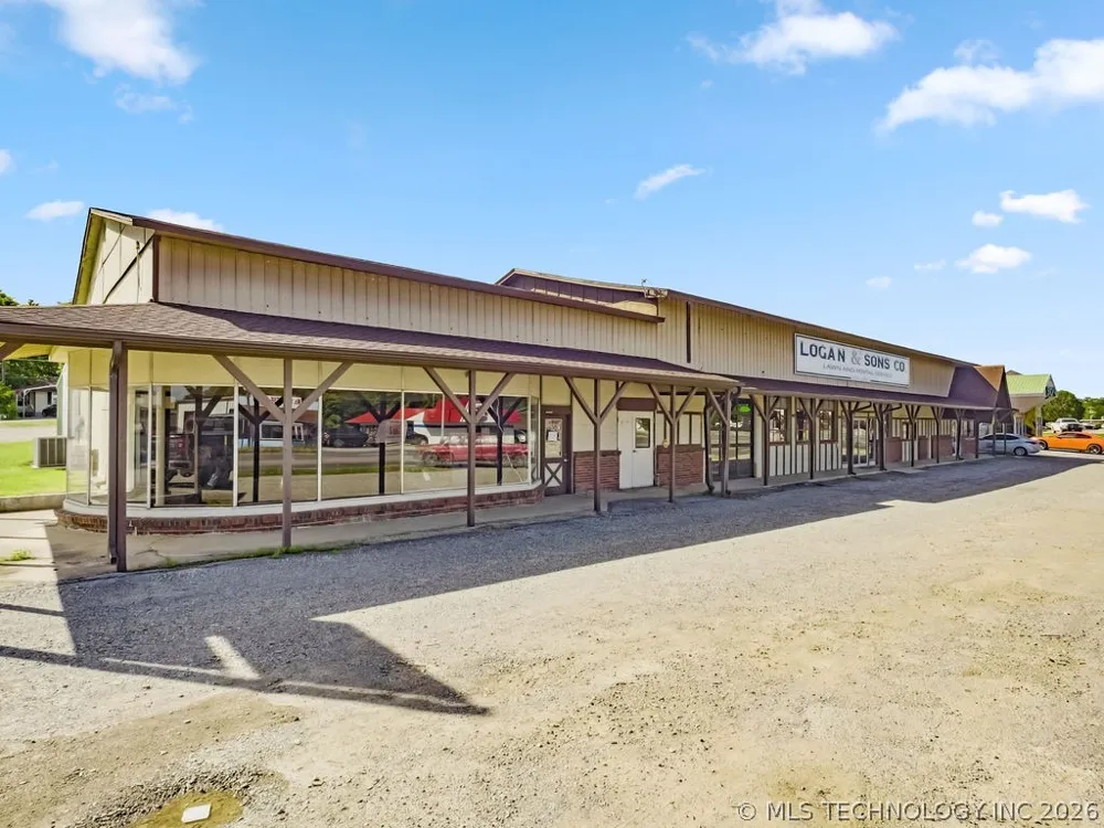 824 S California Atoka, OK 74525