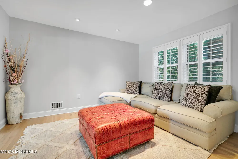16 Springhouse Road Ocean, NJ 07712