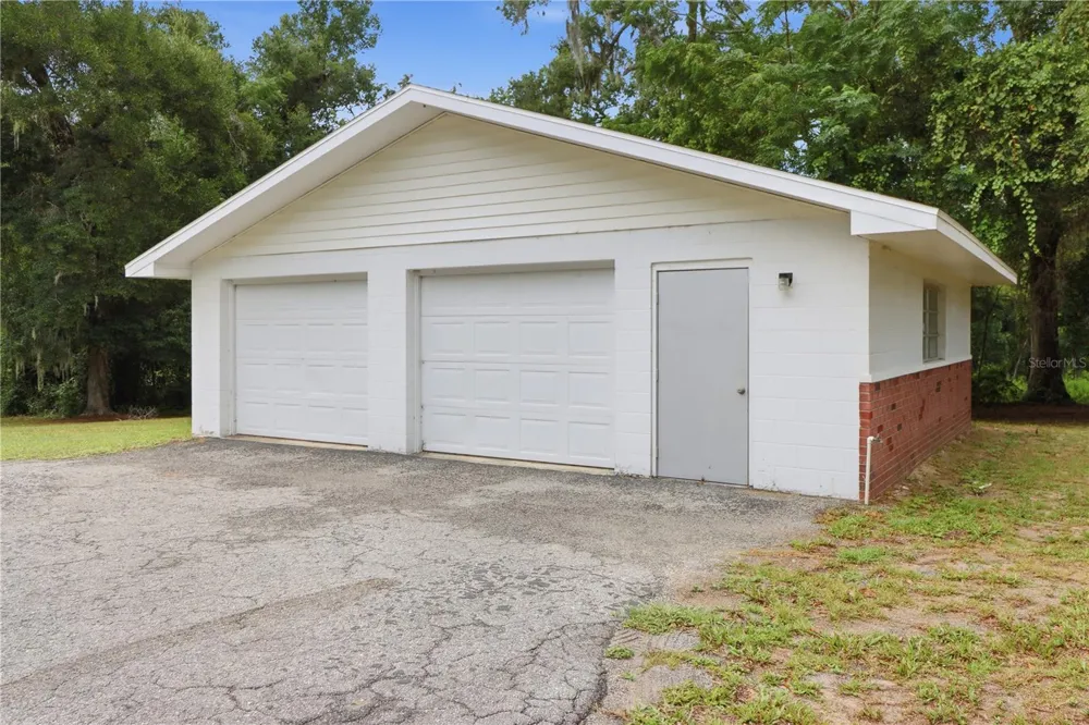 5025 BASEBALL POND ROAD Brooksville, FL 34602